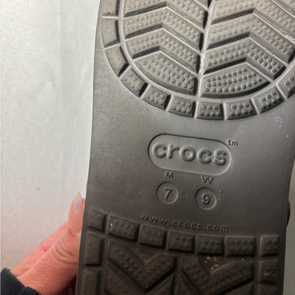 Mens size 7 and women’s size 9 crocs shoes, #G915 - Picture 5 of 5